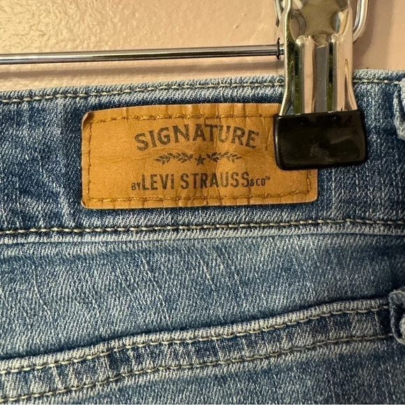 Levi's Signature  Modern Capri Denim Jeans Women Size 28 - Picture 5 of 6